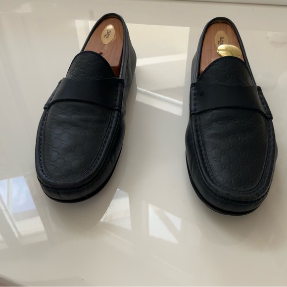 Men’s Gucci Navy Blue Leather Embossed Loafers size 8.5